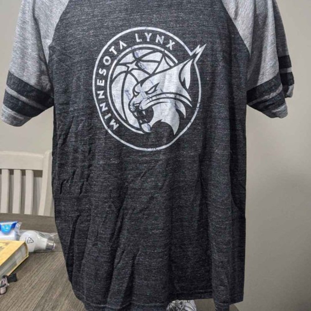 Minnesota Links Fanatics NWT Womens Large Shirt